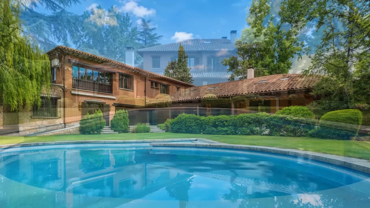 A pool and patio, a typical Vrbo listing photo